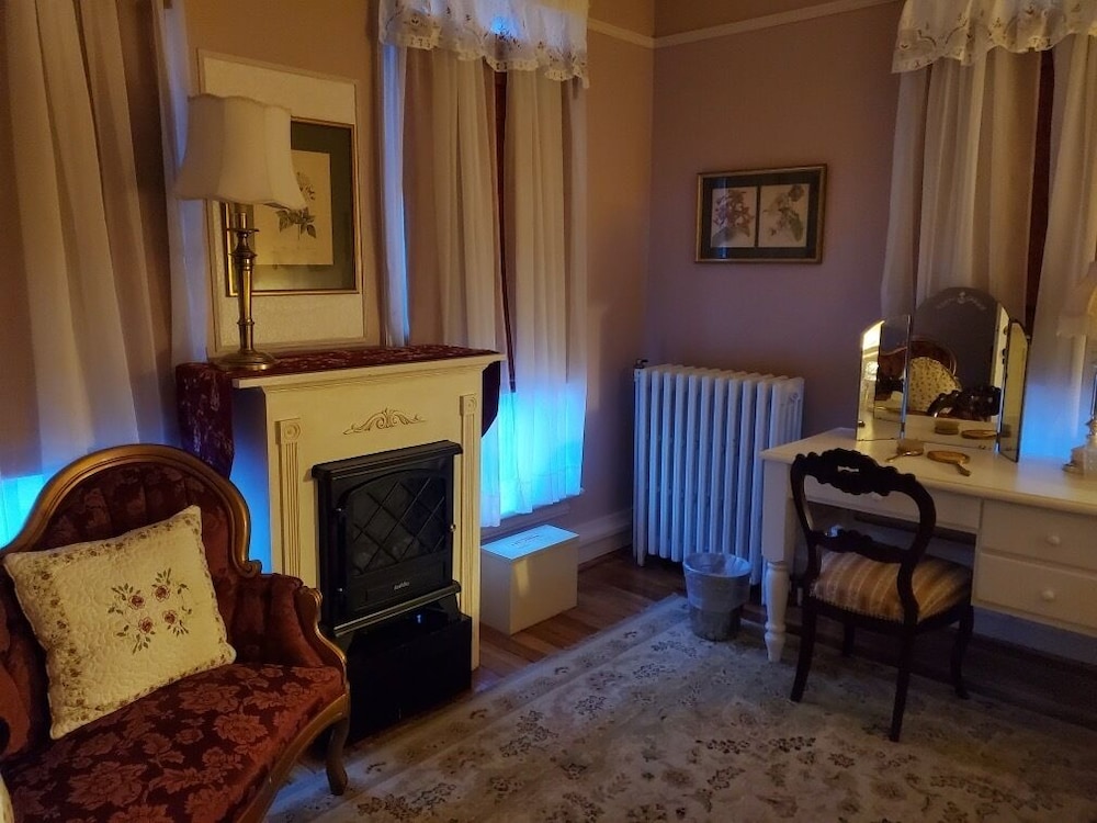 Honeymoon Suite photo 2