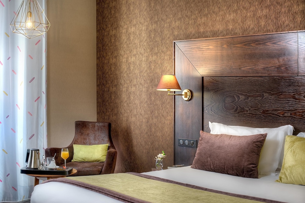 Junior Suite, 1 Queen Bed, Non Smoking - Photo 3