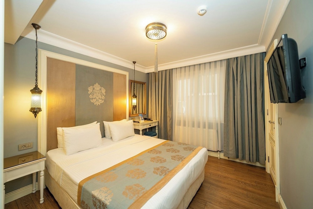 Superior Double or Twin Room, City View photo 2