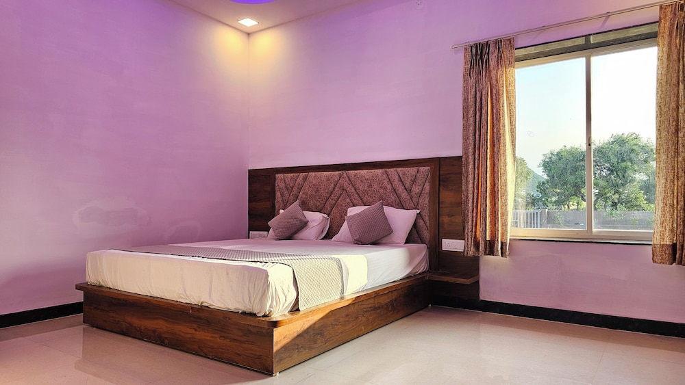 Deluxe Double Room, Garden View