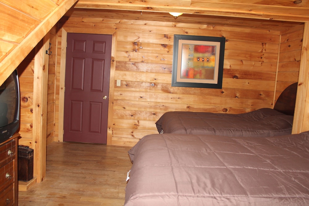 Standard Room (Two Double and One Single Bed) photo 1