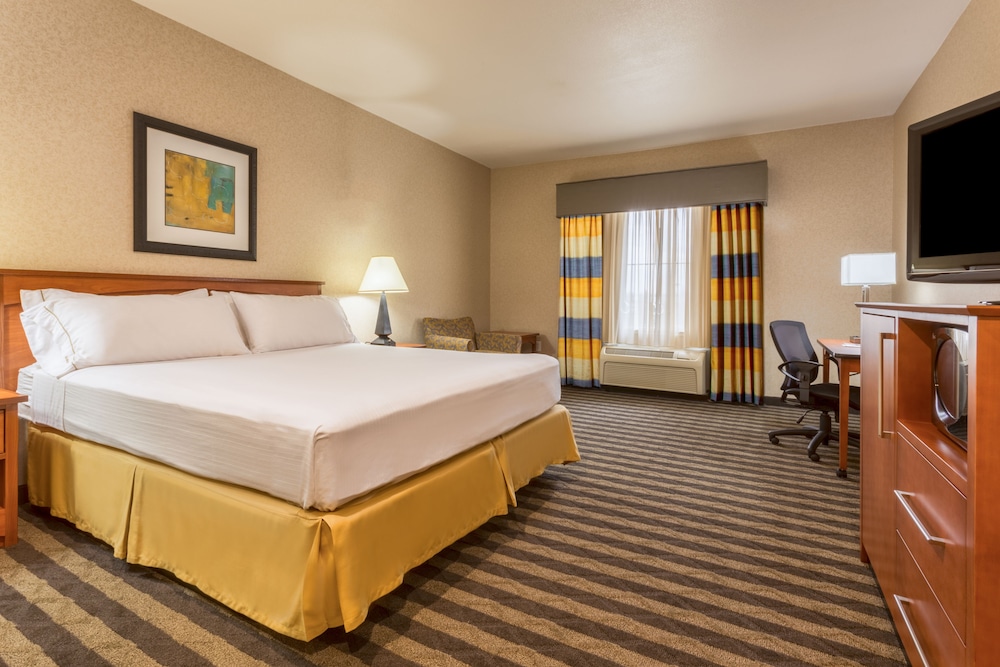 Standard Room, 1 King Bed, Accessible (Communication, Low Floor) - Photo 1