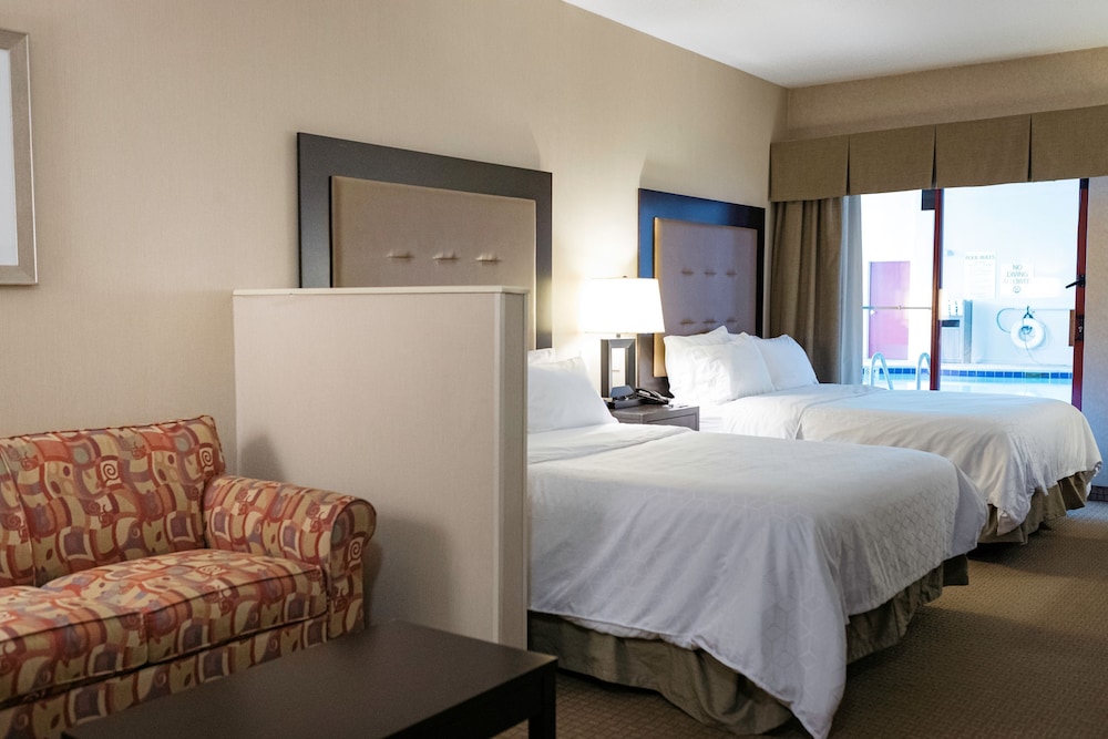 Standard Room, Multiple Beds, Pool View - Photo 1