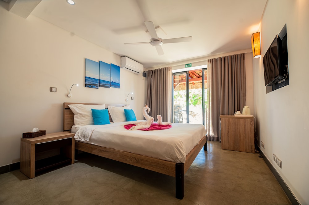 Economy Double Room, Ground Floor (Parking View)