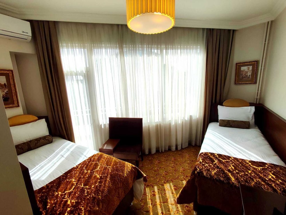 City Twin Room, Balcony, Sea View photo 1