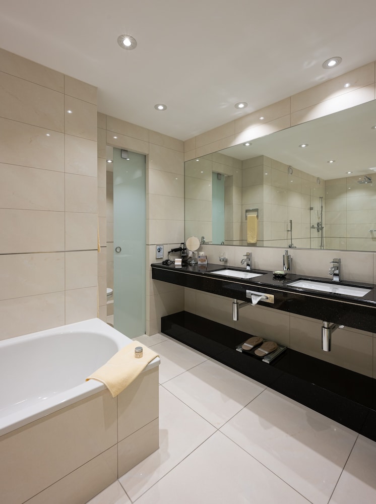 Exclusive Suite, 1 King Bed with Sofa bed, Kitchenette - Photo 15