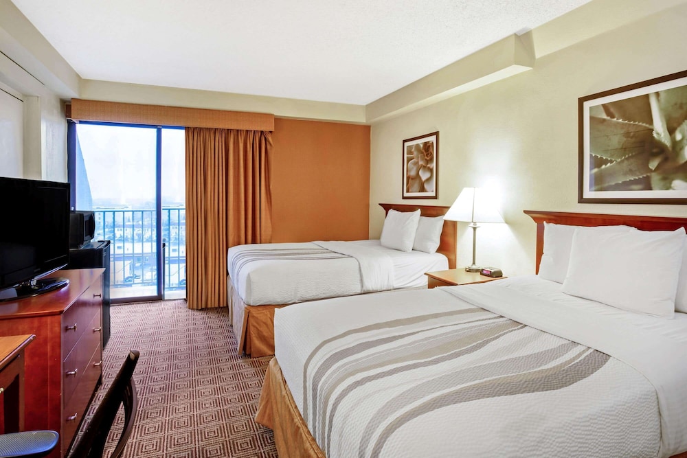 Room, 2 Queen Beds, Accessible (Mobility/Hearing Impaired Accessible) - Photo 4