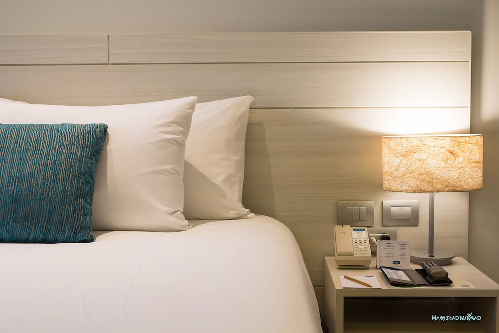 Superior Room, 1 King Bed photo 2