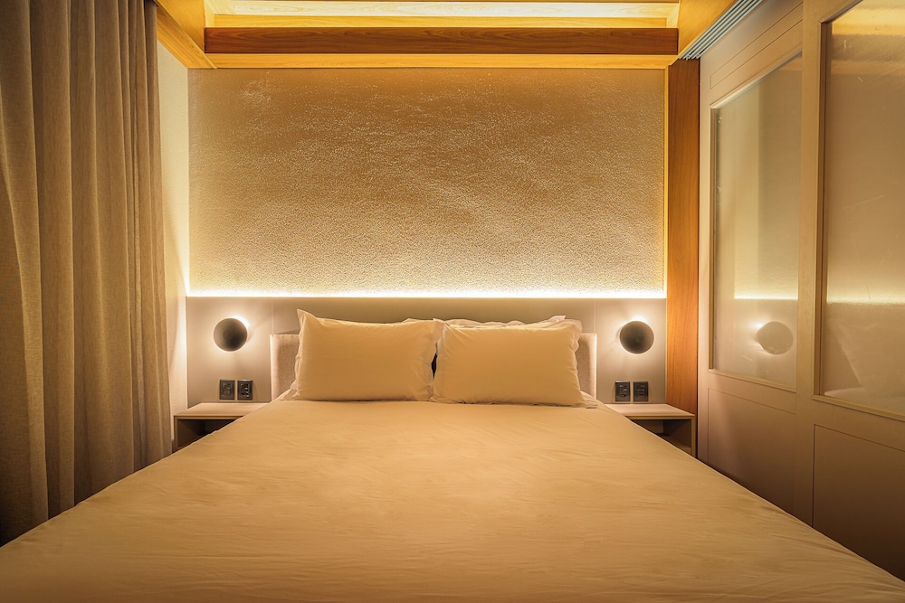 Available room thumbnail 5