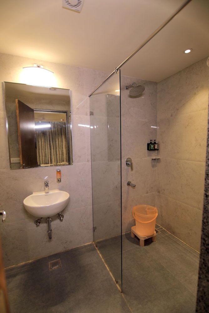 Luxury Room - Photo 6