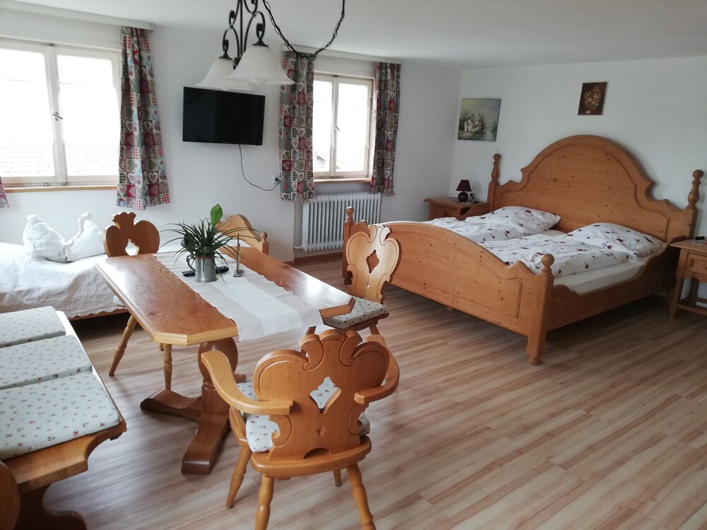 Classic Triple Room, Private Bathroom (Enzianzimmer)