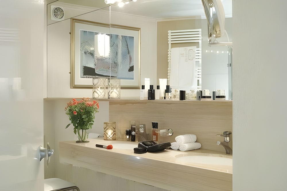 Executive Suite - Photo 6