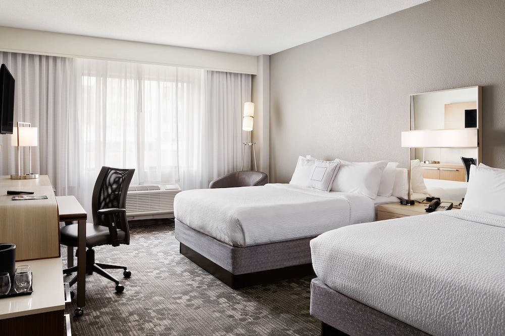 Room, 2 Queen Beds (Mobility Accessible, Tub) - Photo 3