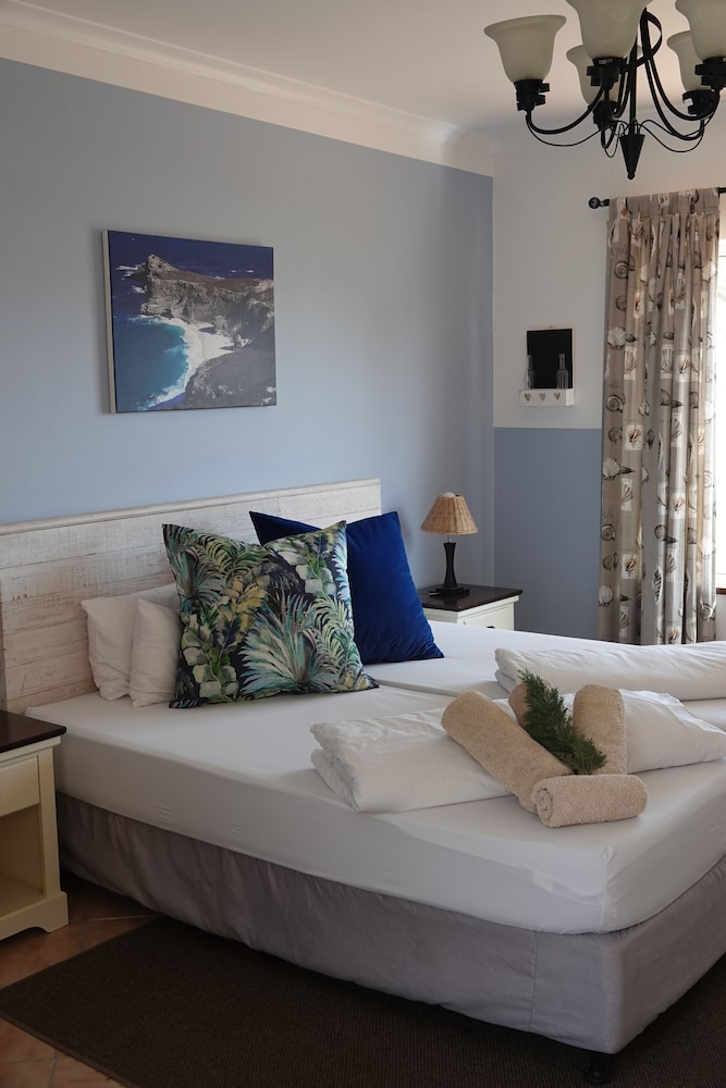 Standard Double Or Twin Room, 2 Twin Beds, Ensuite, Sea Facing photo 3