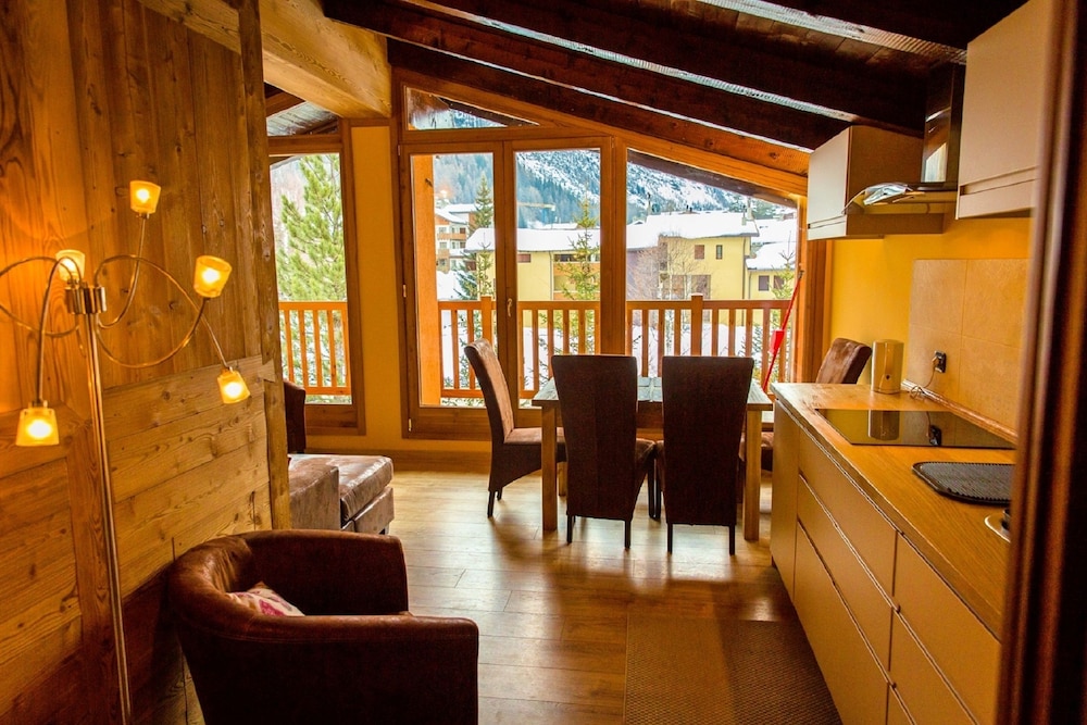 Superior Apartment, 3 Bedrooms, Kitchen, Mountain View photo 1