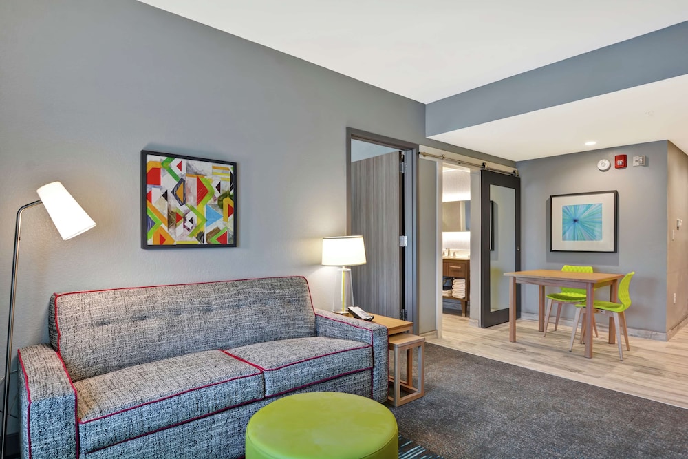 Suite, 1 Queen Bed, Accessible (Hearing) - Photo 3