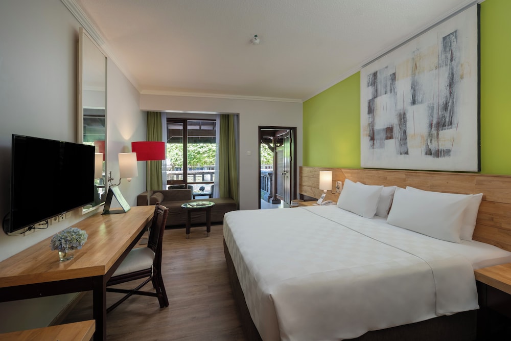 Premier Room, Balcony (No Children) photo 1
