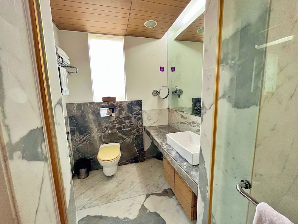 Deluxe Double or Twin Room - Photo 6