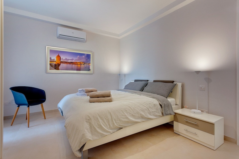 Apartment (2 Bedrooms)