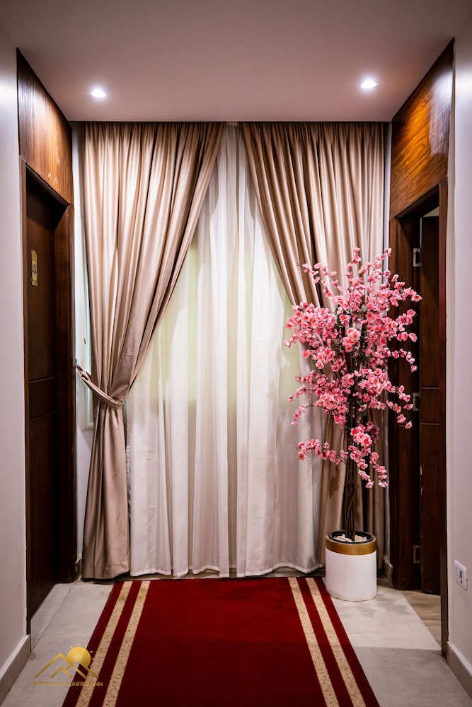 Deluxe Double or Twin Room - Photo 12
