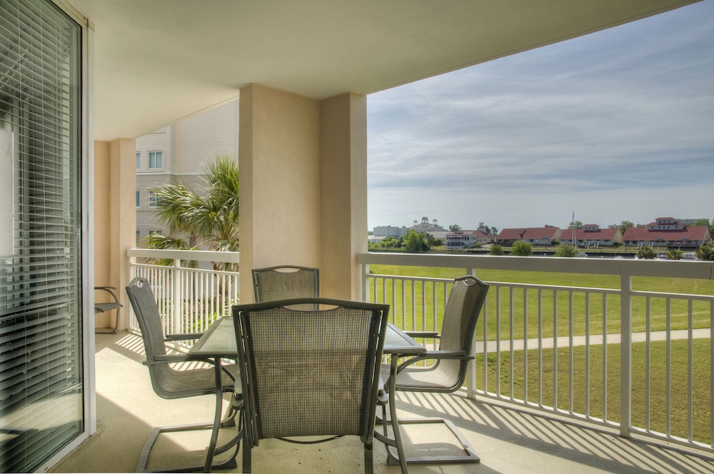 Condo, 2 Bedrooms, Balcony (Sleeps up to 6) photo 2