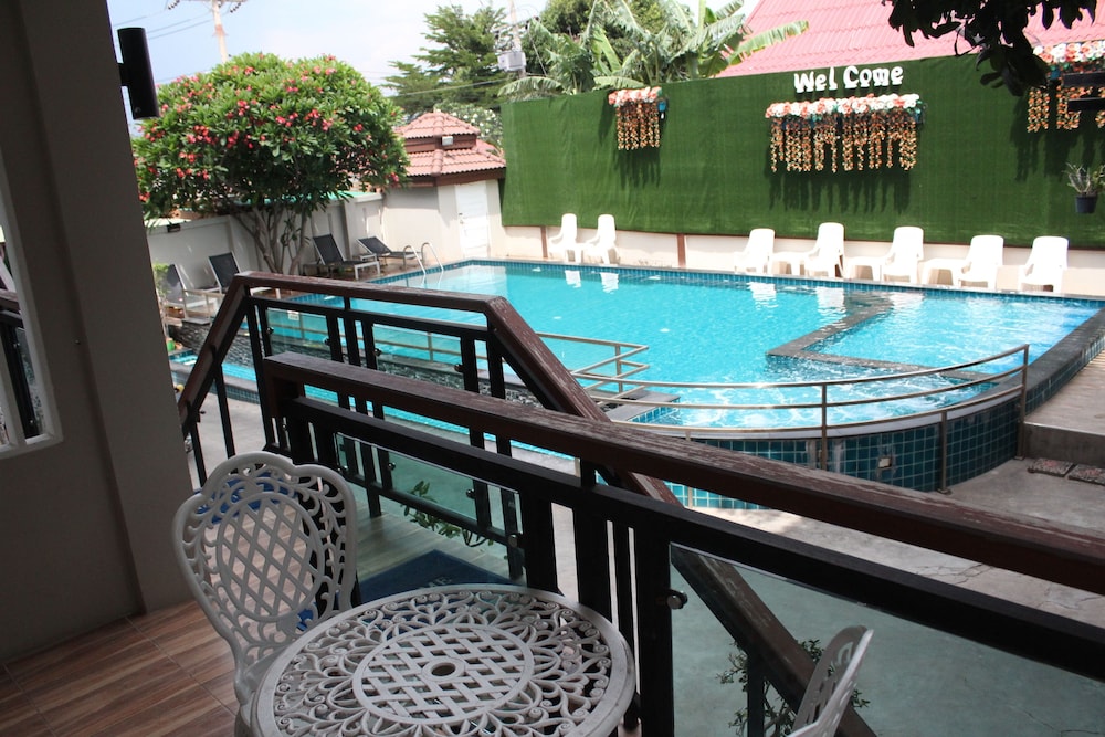 Deluxe Double Room, Terrace, Pool View photo 2
