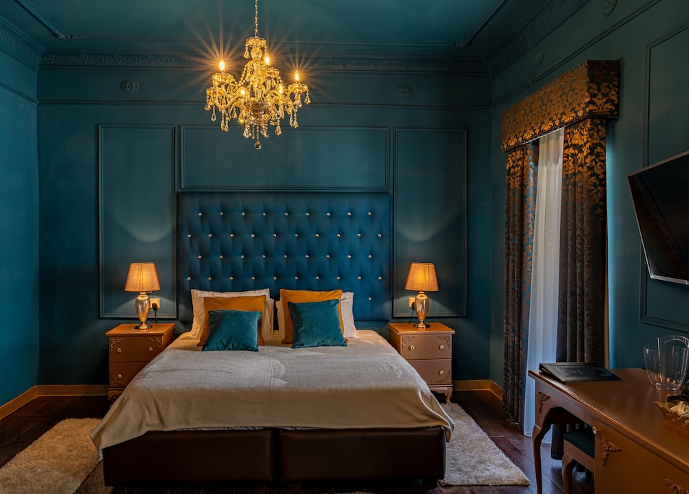 King Deluxe Suite with Maltese balcony