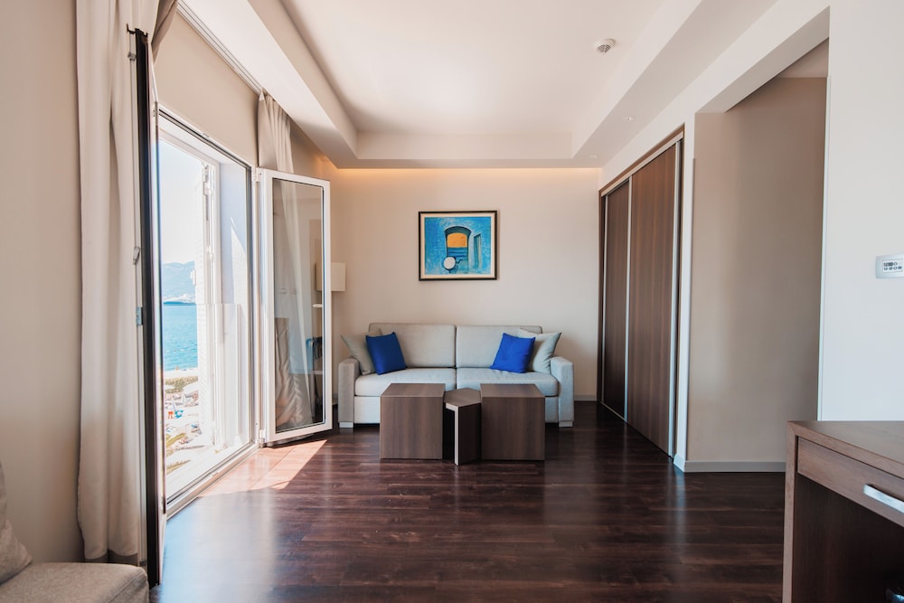 Comfort Suite with Sea View photo 2