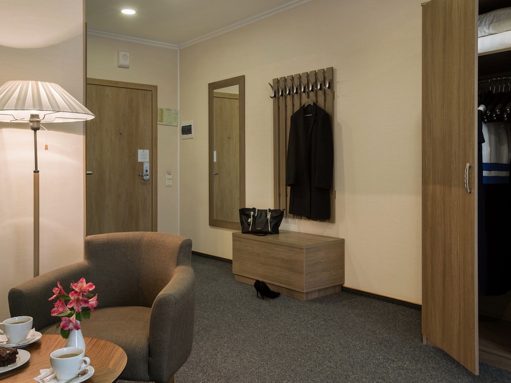 Standard Double or Twin Room photo 3