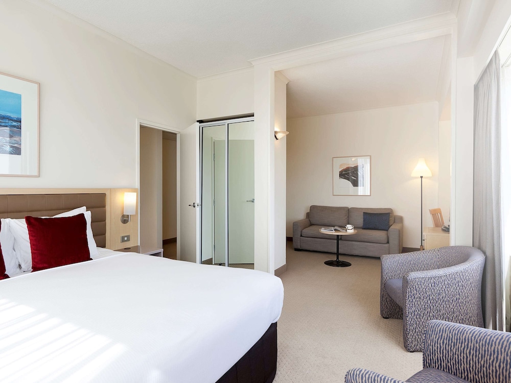 Junior Suite, 1 King Bed, Lake View photo 1