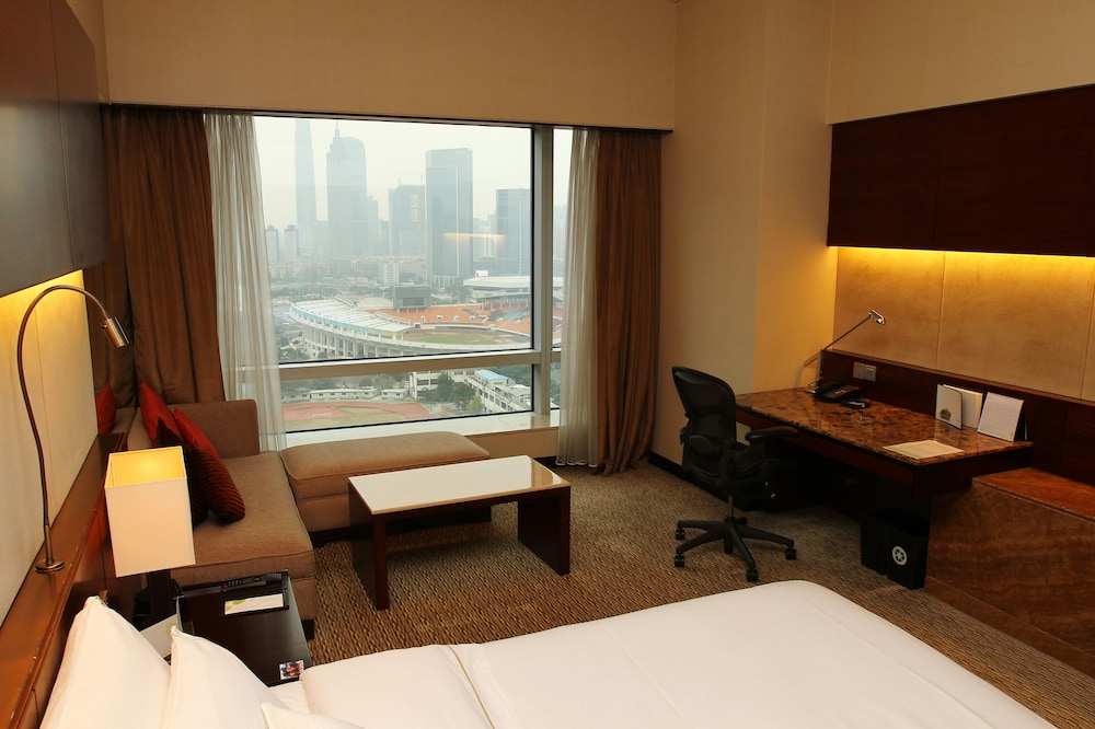Club Room, 1 King Bed - Photo 7