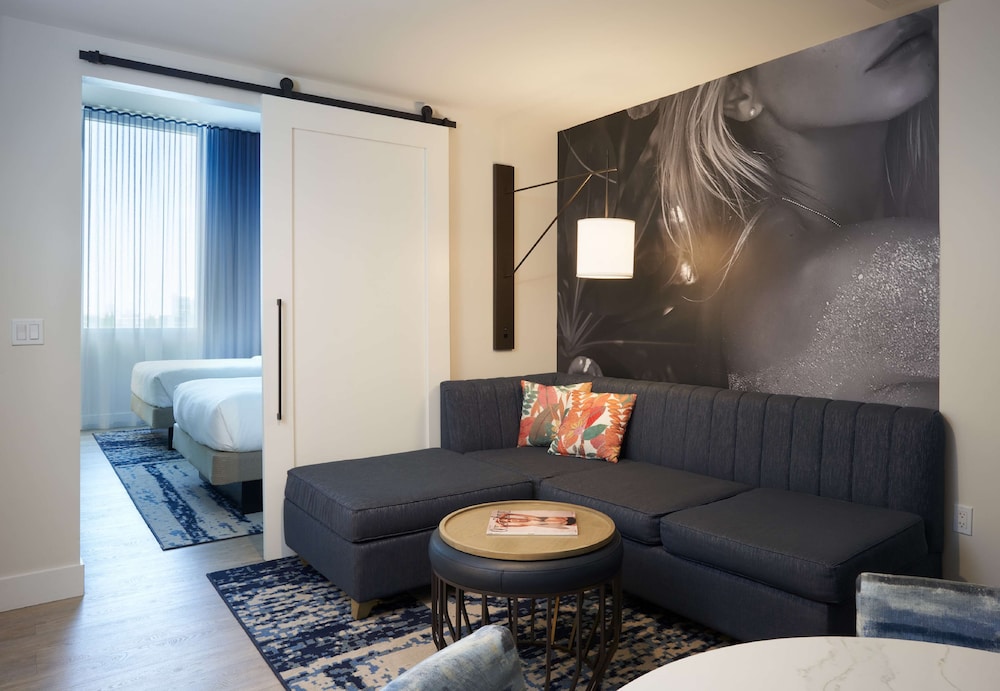 Suite, 2 Queen Beds with Kitchen and Sofa - Photo 8