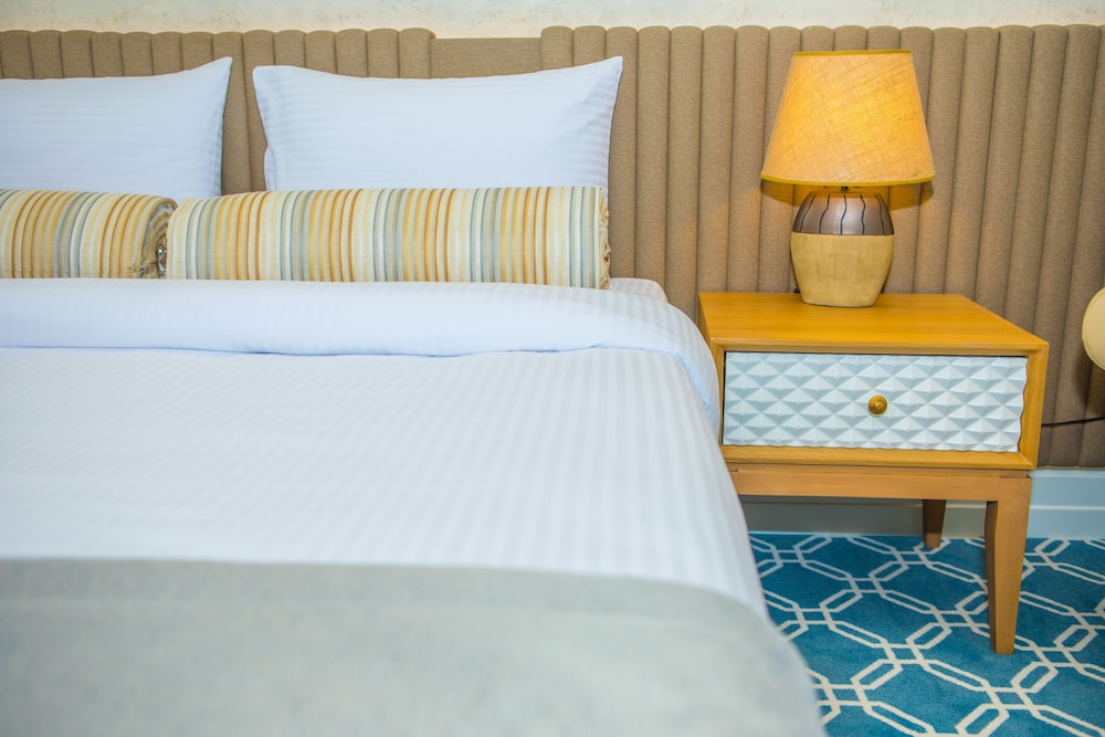 Executive Suite, 1 King Bed - Photo 11
