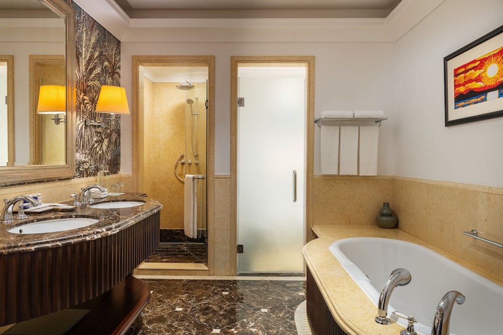 Westin Deluxe Suite Sea View, 1 King bed, Balcony, Happy Hour, Club Lounge access photo 3