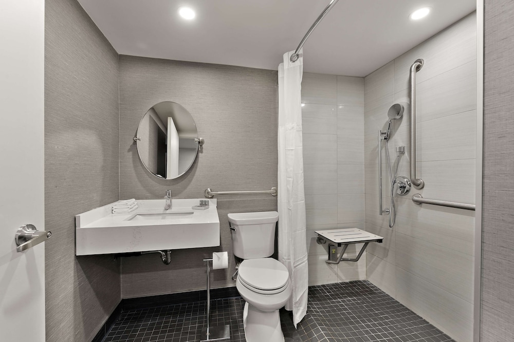 Standard Room, 2 Queen Beds, Accessible, Balcony - Photo 5