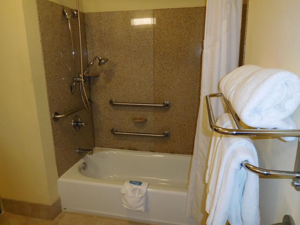 Suite, 2 Queen Beds, Accessible (Communications, Mobility, Access Tub) - Photo 4