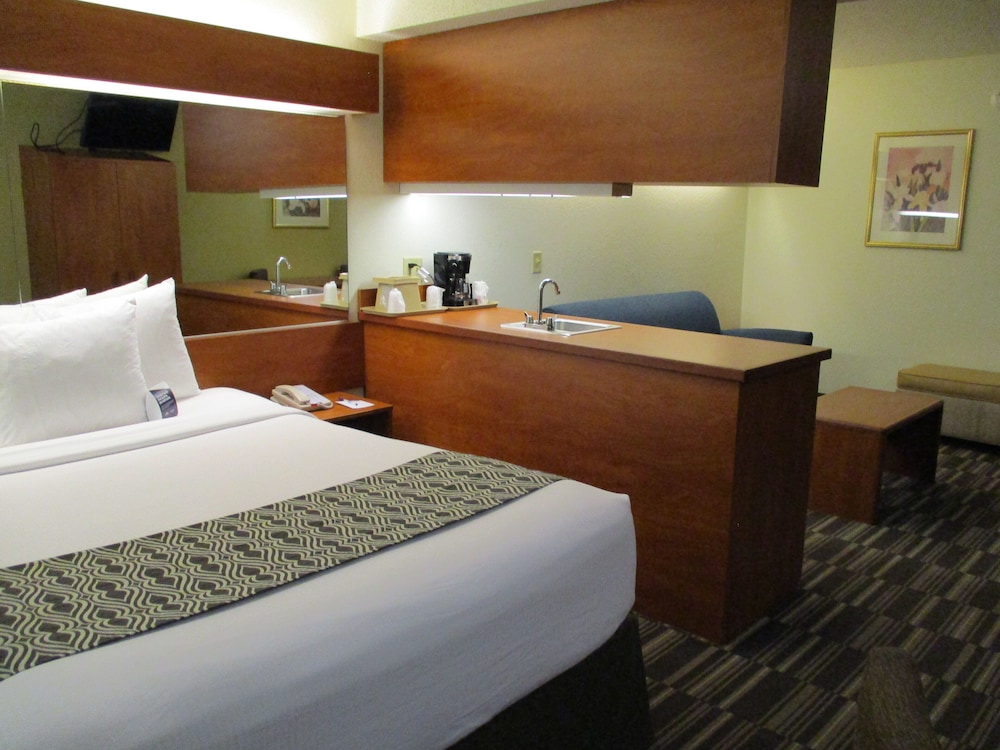 Suite, 1 Queen Bed - Photo 7