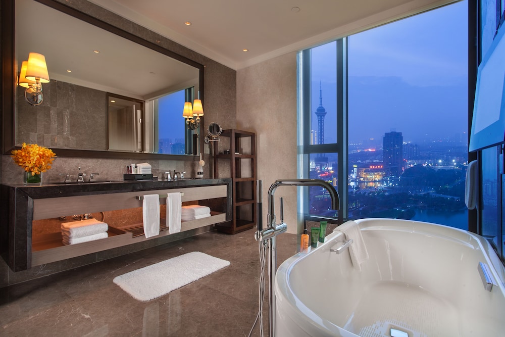 Suite, 2 Bedrooms photo 2