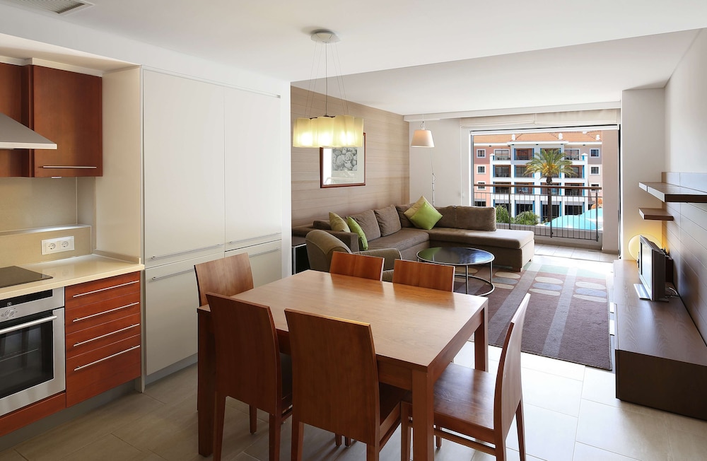 Two Bedroom Apartment, Pool View