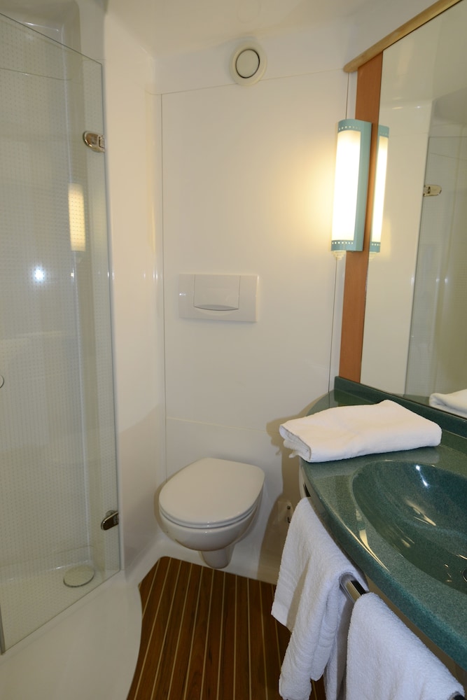 Standard Room, 2 Twin Beds - Photo 6