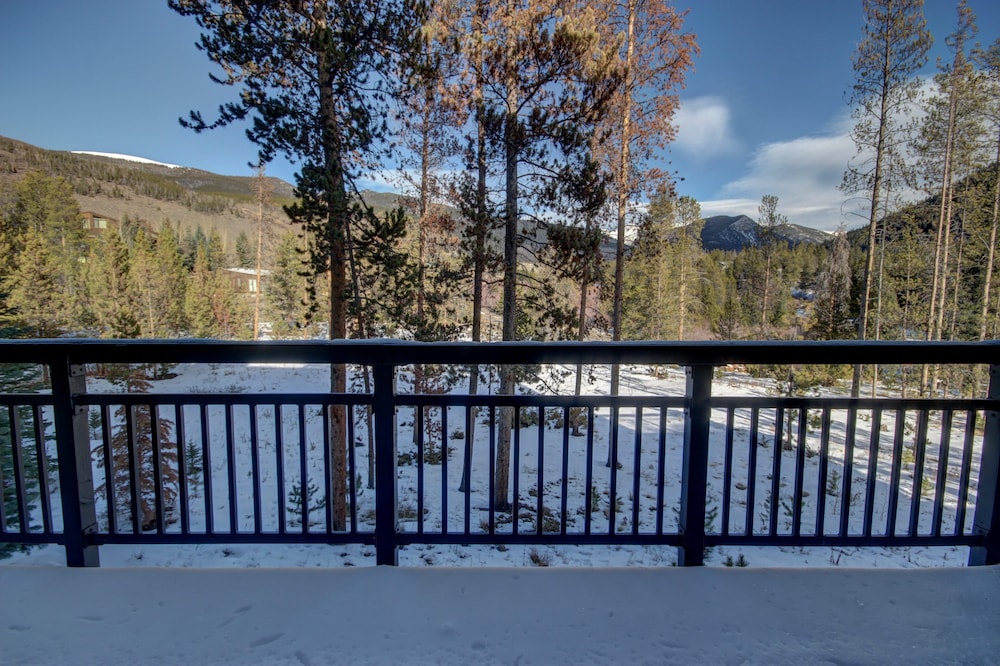 Condo, 2 Bedrooms, Pool Access, Mountain View photo 2