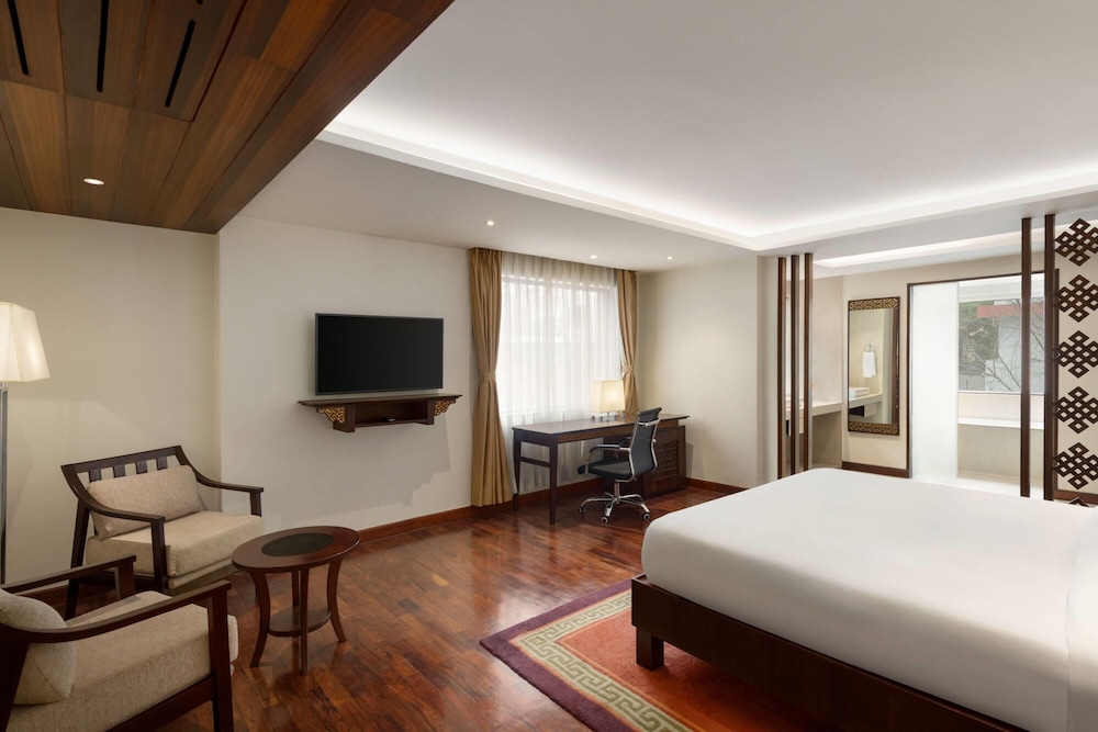Deluxe Room, 1 King Bed - Photo 1
