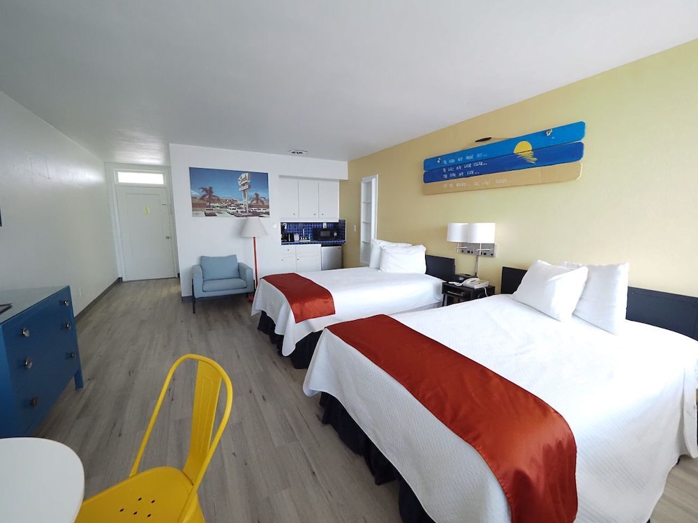 Classic Studio, 2 Double Beds, Partial Ocean View photo 3