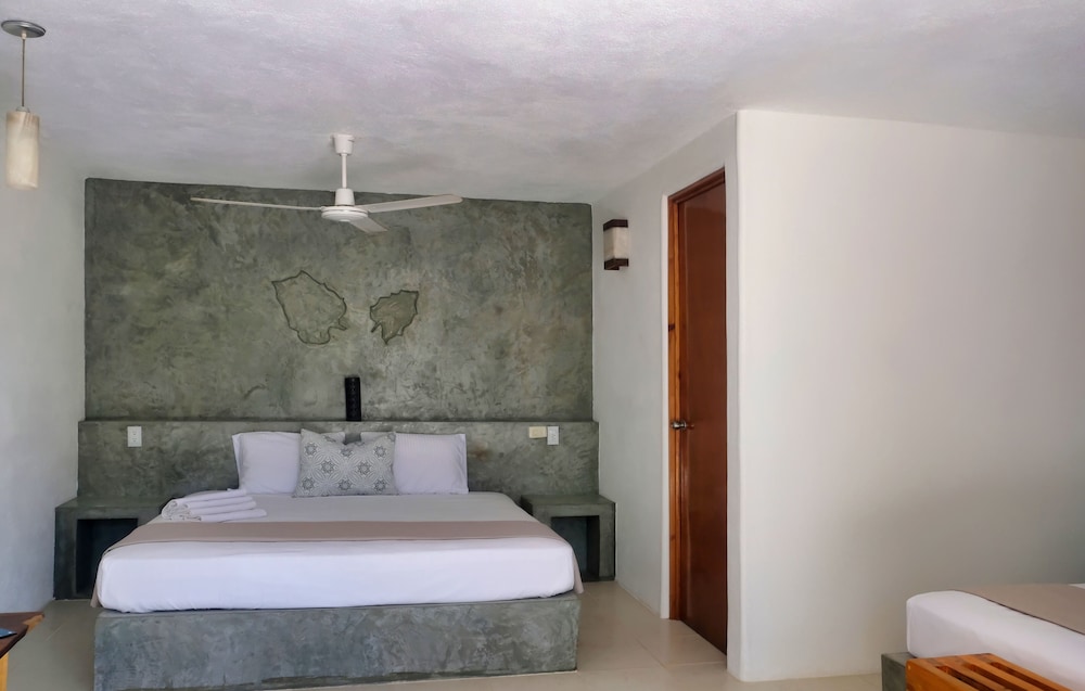 Standard Bungalow, Multiple Beds photo 2