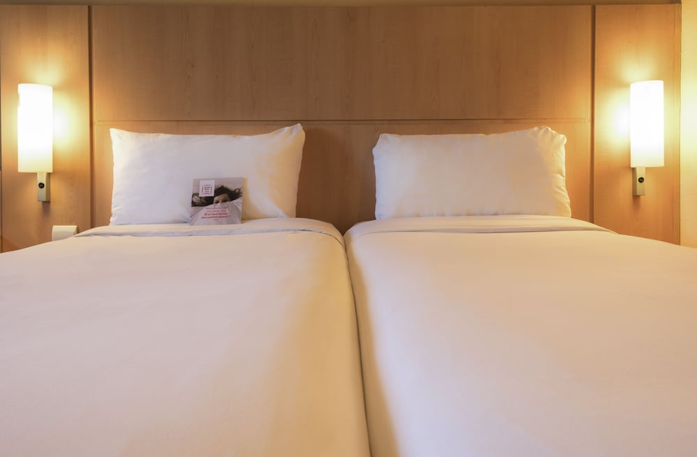 Standard Room, 2 Twin Beds - Photo 2