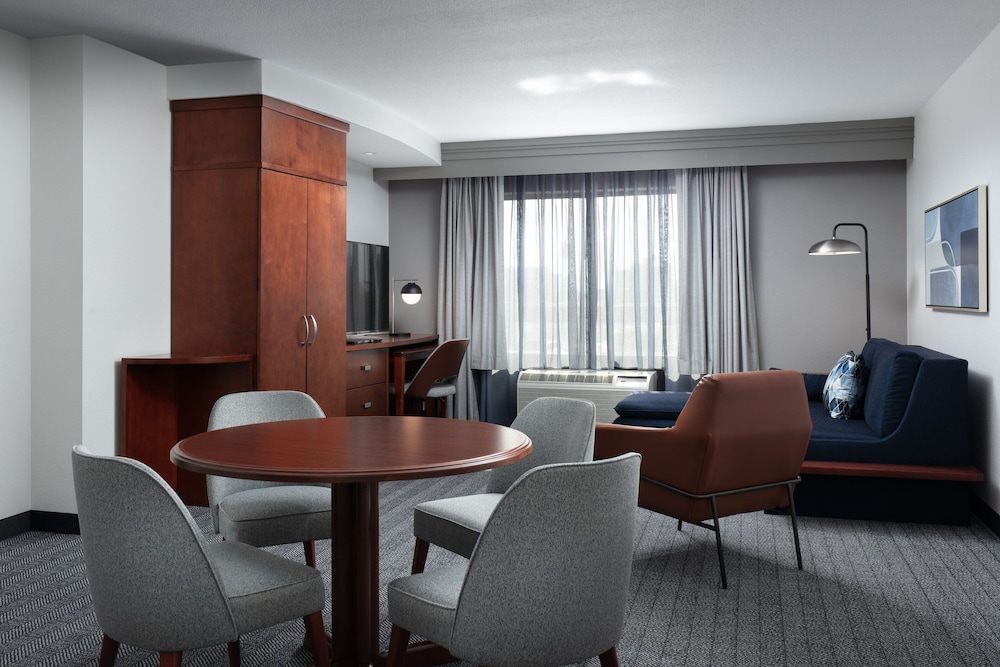 Suite, 1 Bedroom - Photo 3