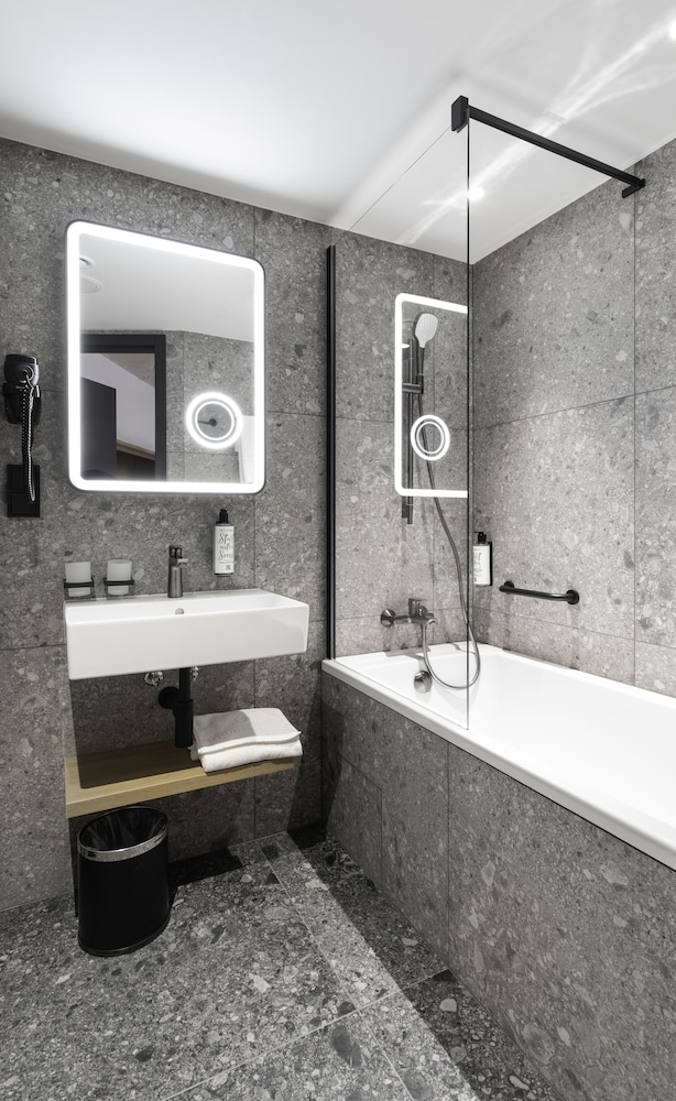 Deluxe Double Room - Photo 10