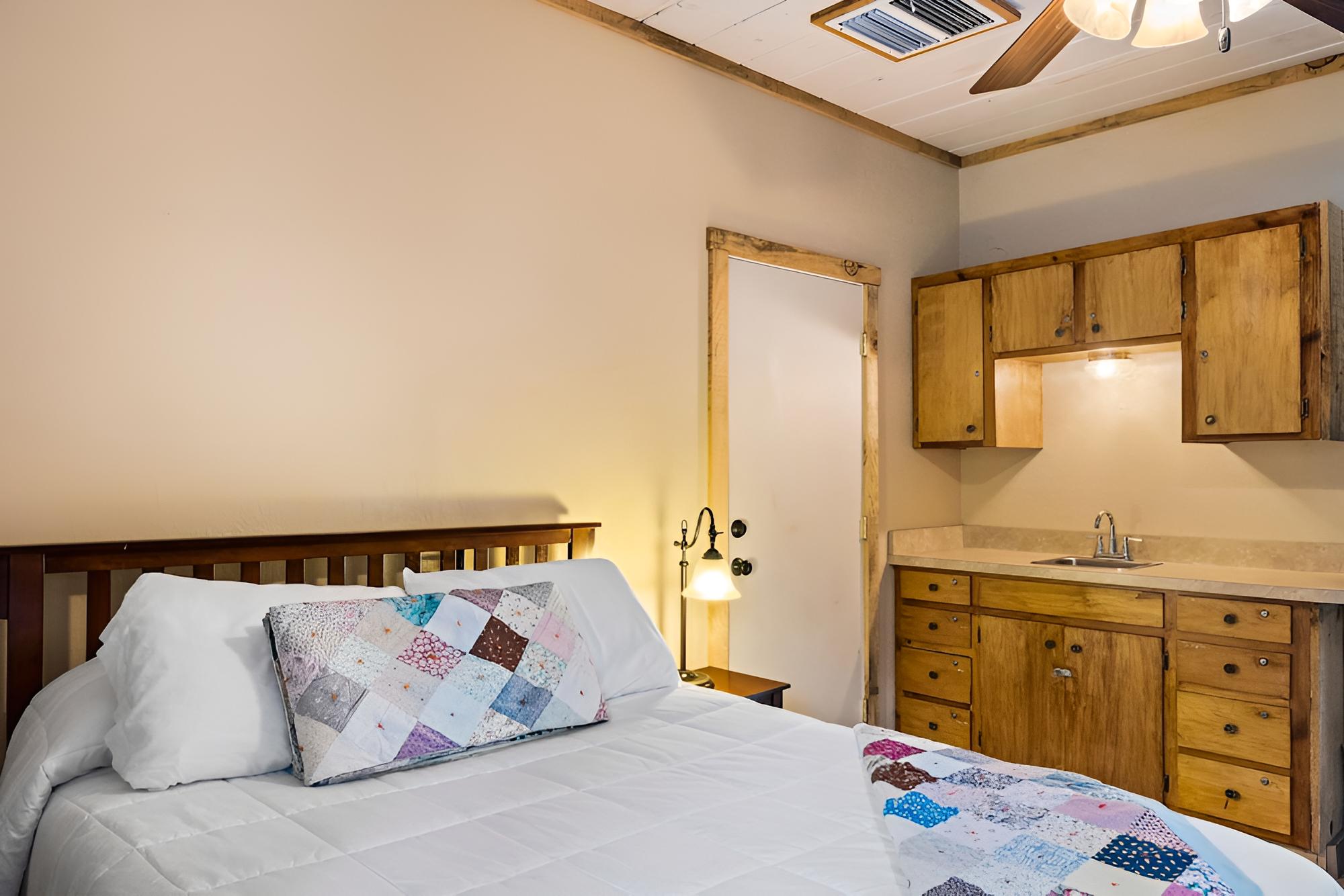 Traditional Room, Multiple Beds, Poolside photo 1