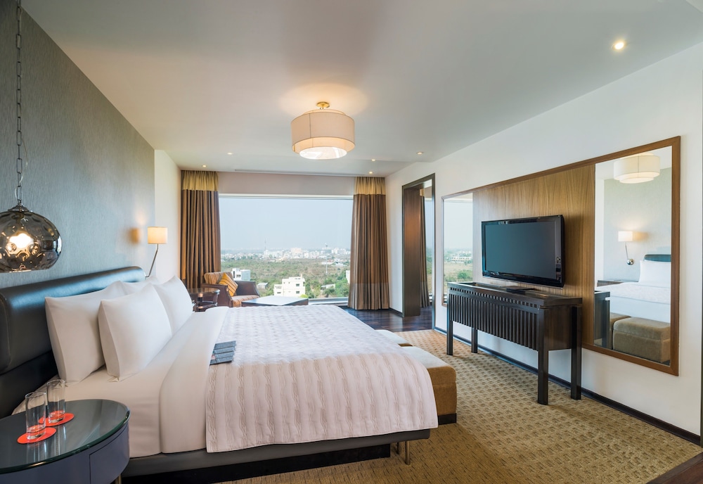 Executive Suite, 1 Bedroom - Photo 6