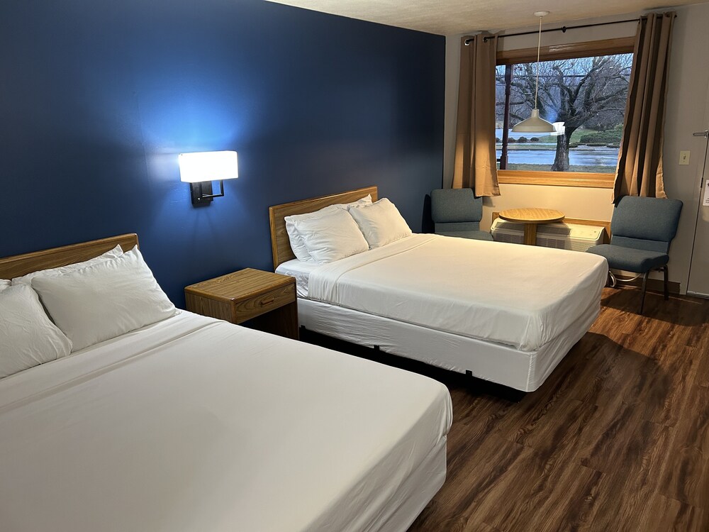Standard Room, 2 Queen Beds photo 3